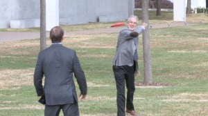 Architect Renzo Piano tossed a Frisbee Tuesday with Eric Lee, the Kimbell Art Museum director. (Photo: Bill Zeeble/KERA News)