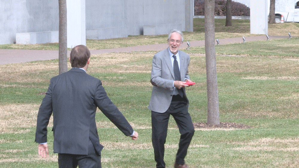 Architect Renzo Piano tosses a Frisbee with Eric Lee, Kimbell Art Museum director. (Photo: Dane Walters)