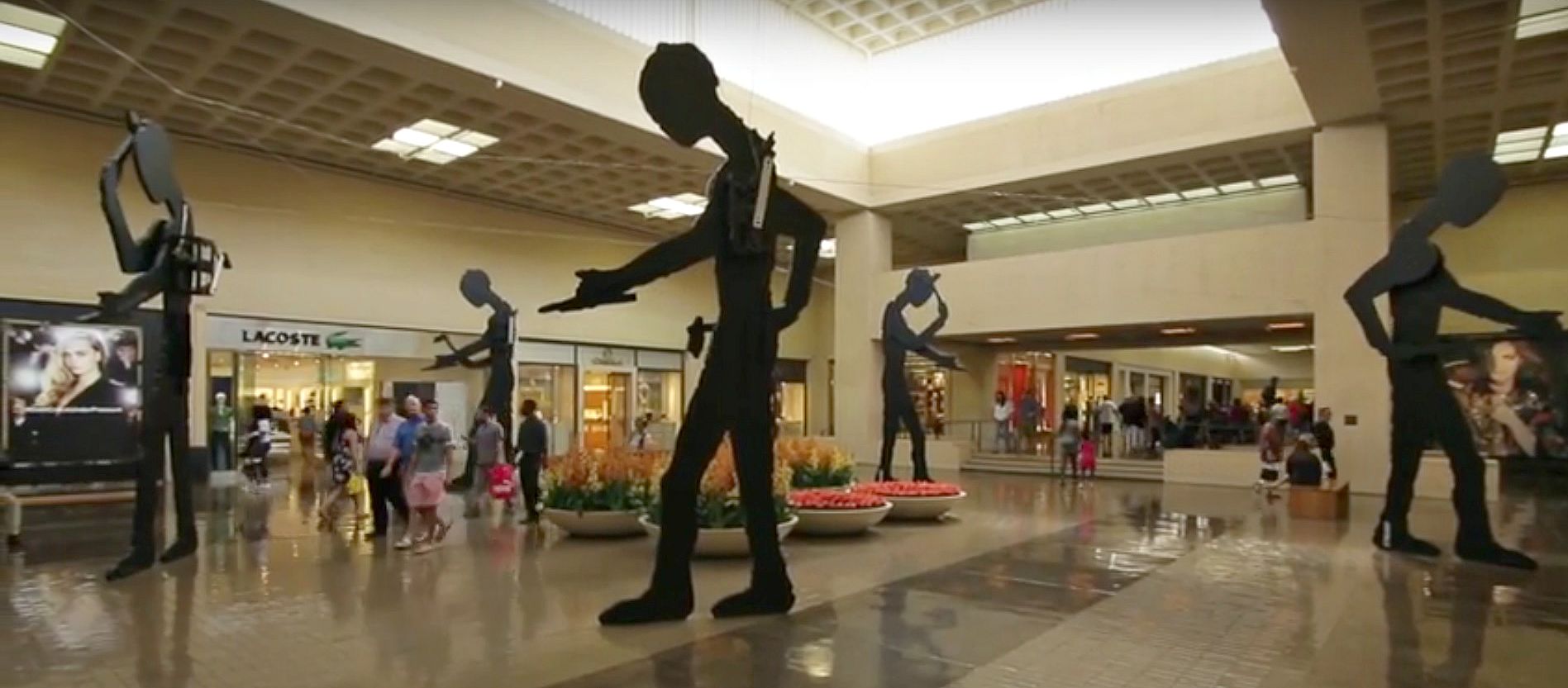 Jonathan Borofsky 'Five Hammering Men', NorthPark Mall, Dallas