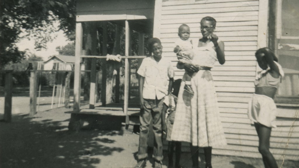 Photo of the Ingram Family and their home in "Bonton + Ideal"