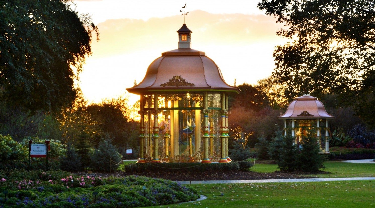 The Big Deal: Holiday At The Dallas Arboretum | Art&amp;Seek | Arts, Music, Culture for North Texas